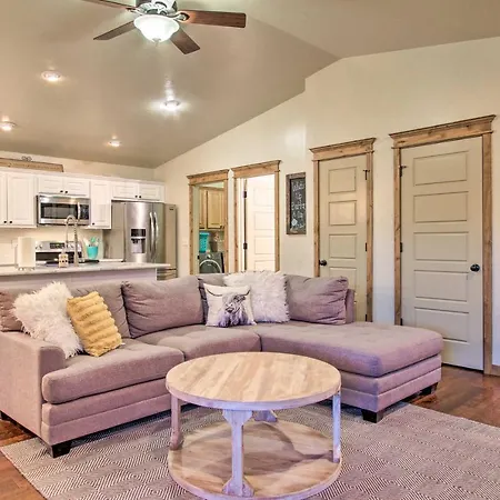 Townhome With Private Hot Tub, 8 Mi To Downtown